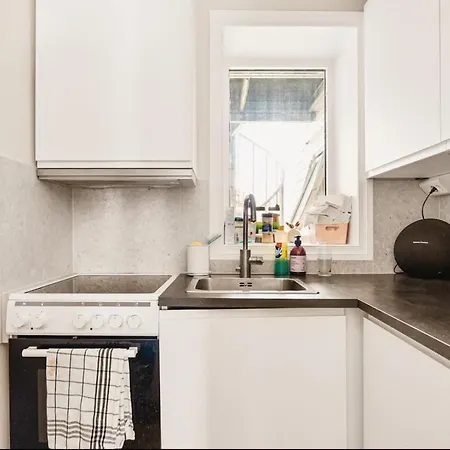 Centrally Located In Apartment *