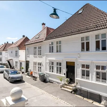 Centrally Located In Apartment *