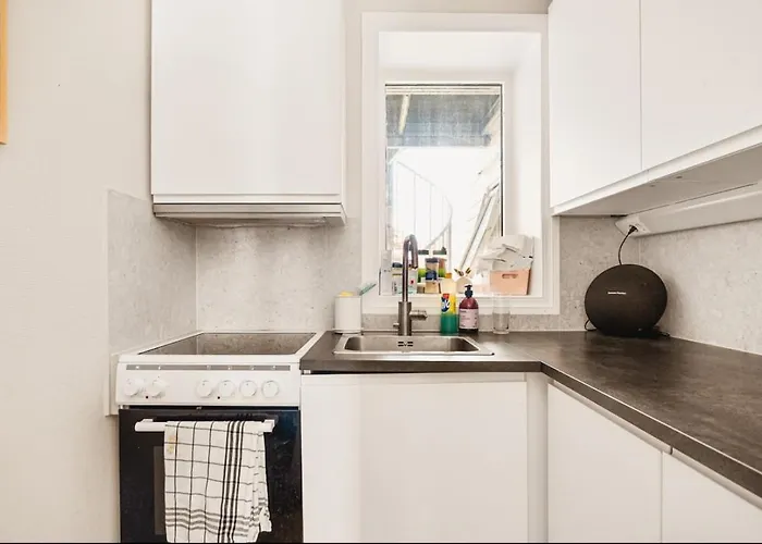 Centrally Located In 公寓 *